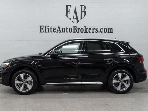 Used 2023 Audi Q5 2.0T Premium w/ Convenience Package AWD/4WD image 2