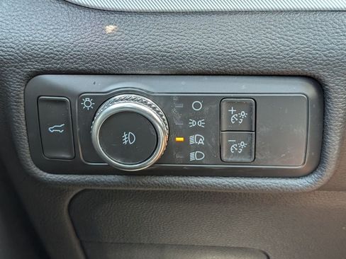 Used 2022 Ford Explorer XLT w/ Equipment Group 202A AWD/4WD image 25