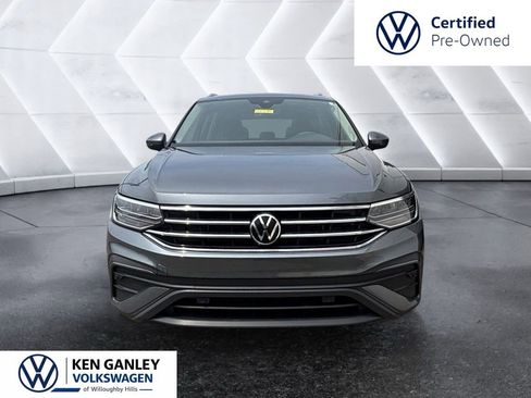 Used 2022 Volkswagen Tiguan SE w/ Panoramic Sunroof Package AWD/4WD image 2