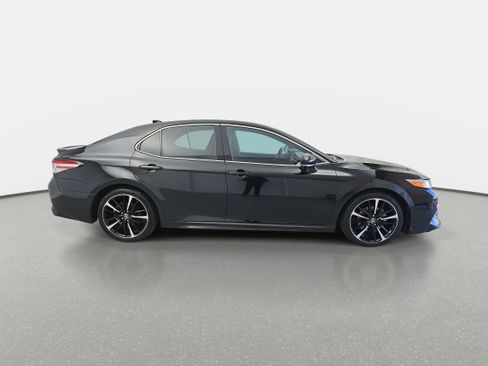 Used 2020 Toyota Camry XSE image 4