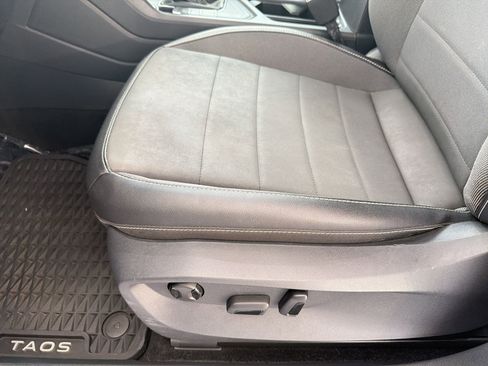 Used 2022 Volkswagen Taos SE image 14