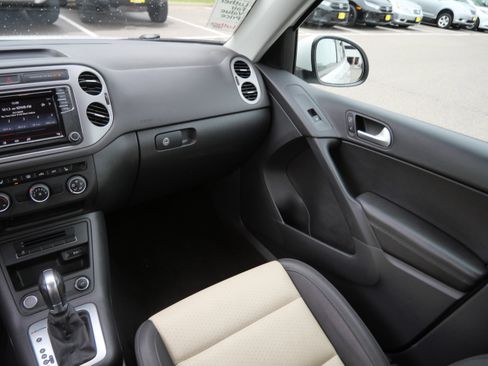Used 2017 Volkswagen Tiguan S AWD/4WD image 11