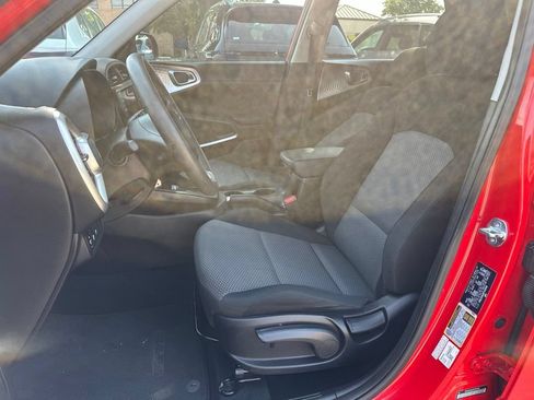Used 2023 Kia Soul LX FWD image 16