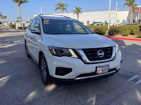 Certified 2019 Nissan Pathfinder S FWD image 2