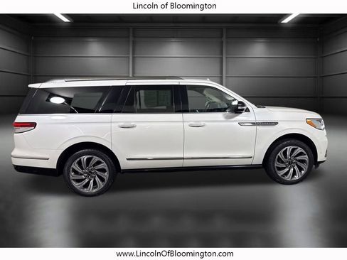 Certified 2023 Lincoln Navigator L Reserve image 9