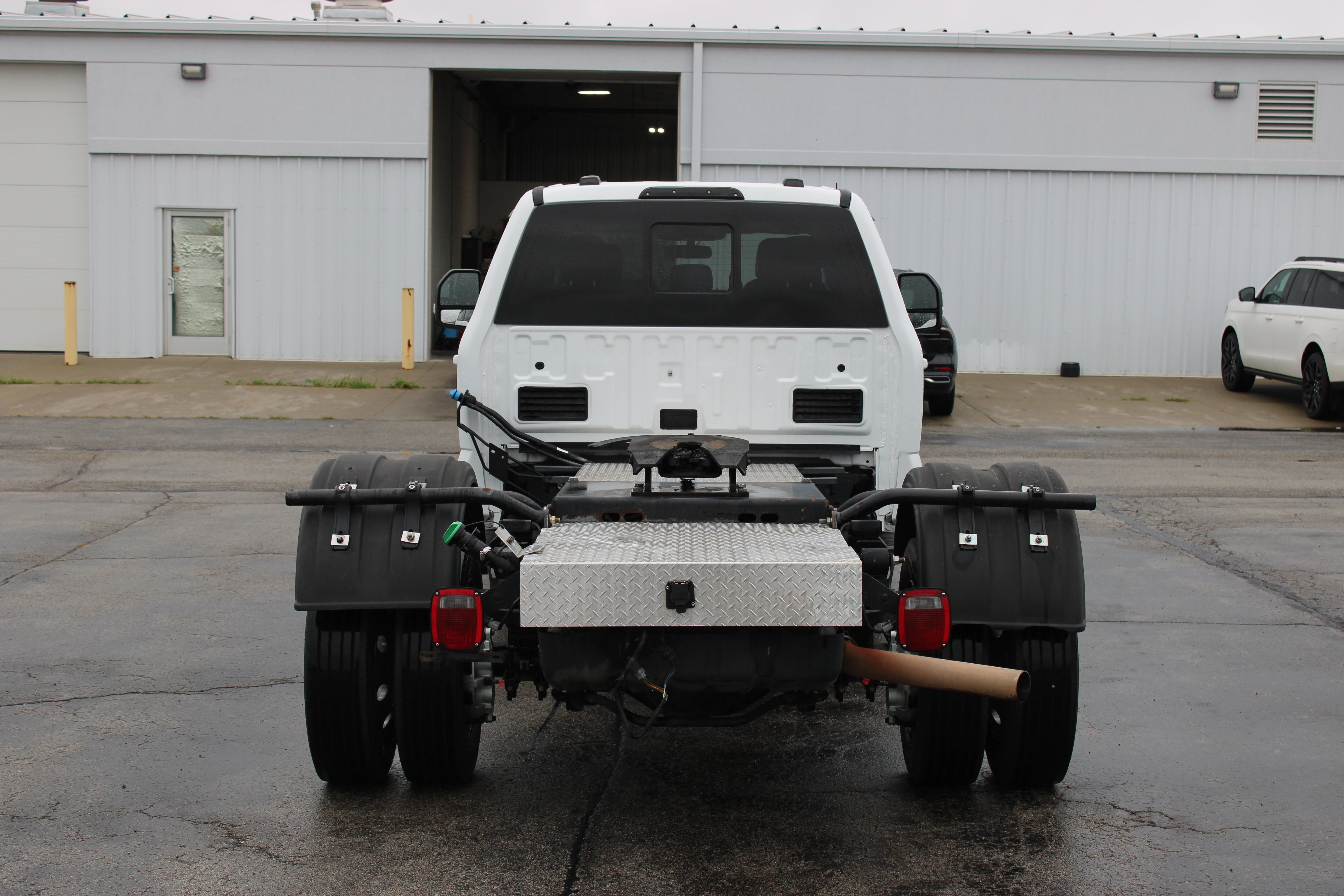 Used 2024 Ford F450 Lariat AWD/4WD image 7