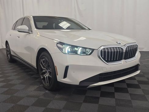 Used 2026 BMW 530i xDrive w/ Premium Package image 9