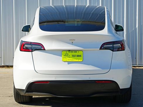 Used 2021 Tesla Model Y Long Range image 51