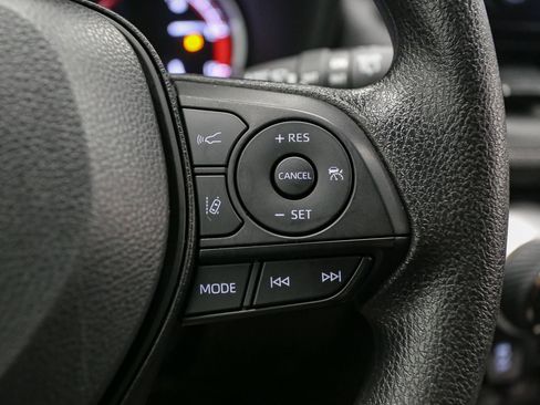 Used 2025 Toyota RAV4 XLE AWD/4WD image 35