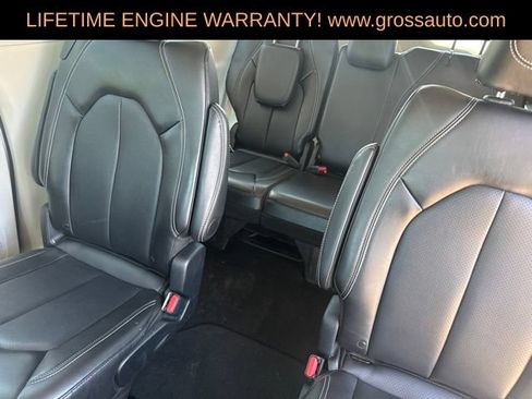 Certified 2024 Chrysler Pacifica Touring-L FWD image 19