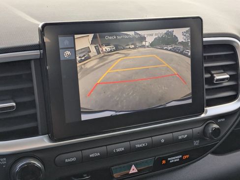 Used 2025 Hyundai Venue SEL FWD image 18