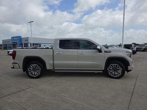 Used 2026 GMC Sierra 1500 Denali Ultimate AWD/4WD image 3