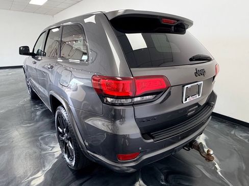Used 2017 Jeep Grand Cherokee Altitude AWD/4WD image 21
