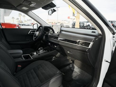 Used 2024 Mitsubishi Outlander SE image 29