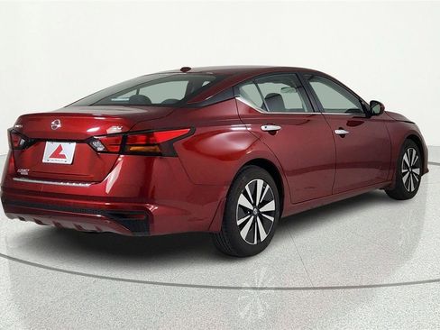 Used 2022 Nissan Altima 2.5 SV FWD image 5