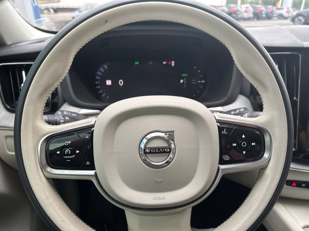 Certified 2025 Volvo XC60 T8 Plus w/ Protection Package Premier AWD/4WD image 19