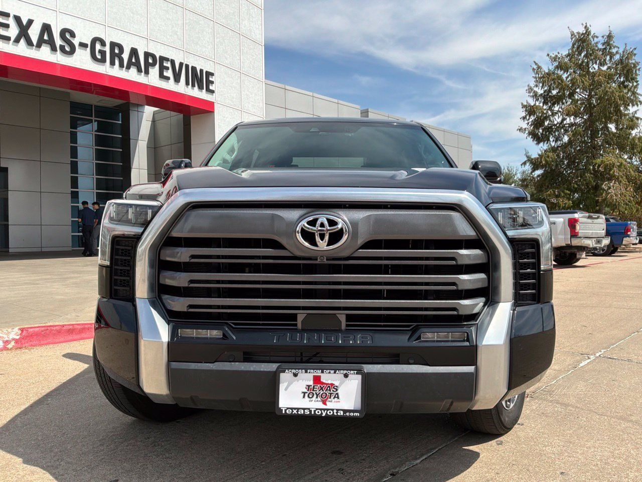 Used 2023 Toyota Tundra Limited AWD/4WD image 3