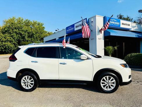 Used 2020 Nissan Rogue SV image 15