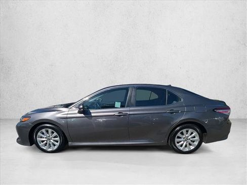 Used 2019 Toyota Camry LE FWD image 8