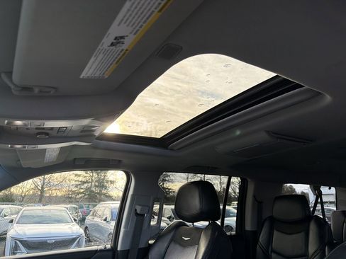 Used 2018 Cadillac Escalade ESV Luxury image 29