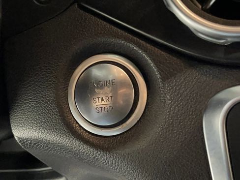 Used 2019 Mercedes-Benz GLA 250 w/ Convenience Package image 41