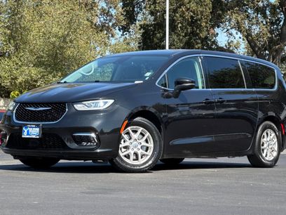 Used 2023 Chrysler Pacifica Touring-L