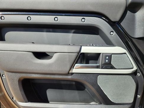 Used 2024 Land Rover Defender 130 S image 22