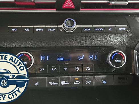 Used 2023 Hyundai Elantra Limited w/ Preferred Accessory Package image 15