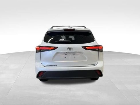 Used 2023 Toyota Highlander XLE AWD/4WD image 29