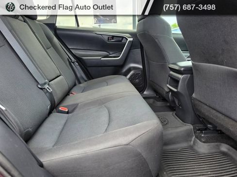 Used 2021 Toyota RAV4 LE AWD/4WD image 45