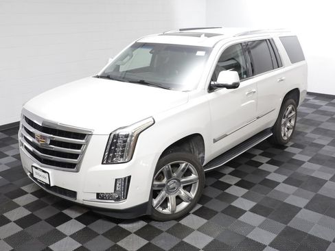 Used 2020 Cadillac Escalade Premium Luxury AWD/4WD image 2