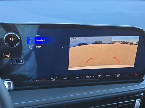 New 2026 Chevrolet Traverse LT image 28