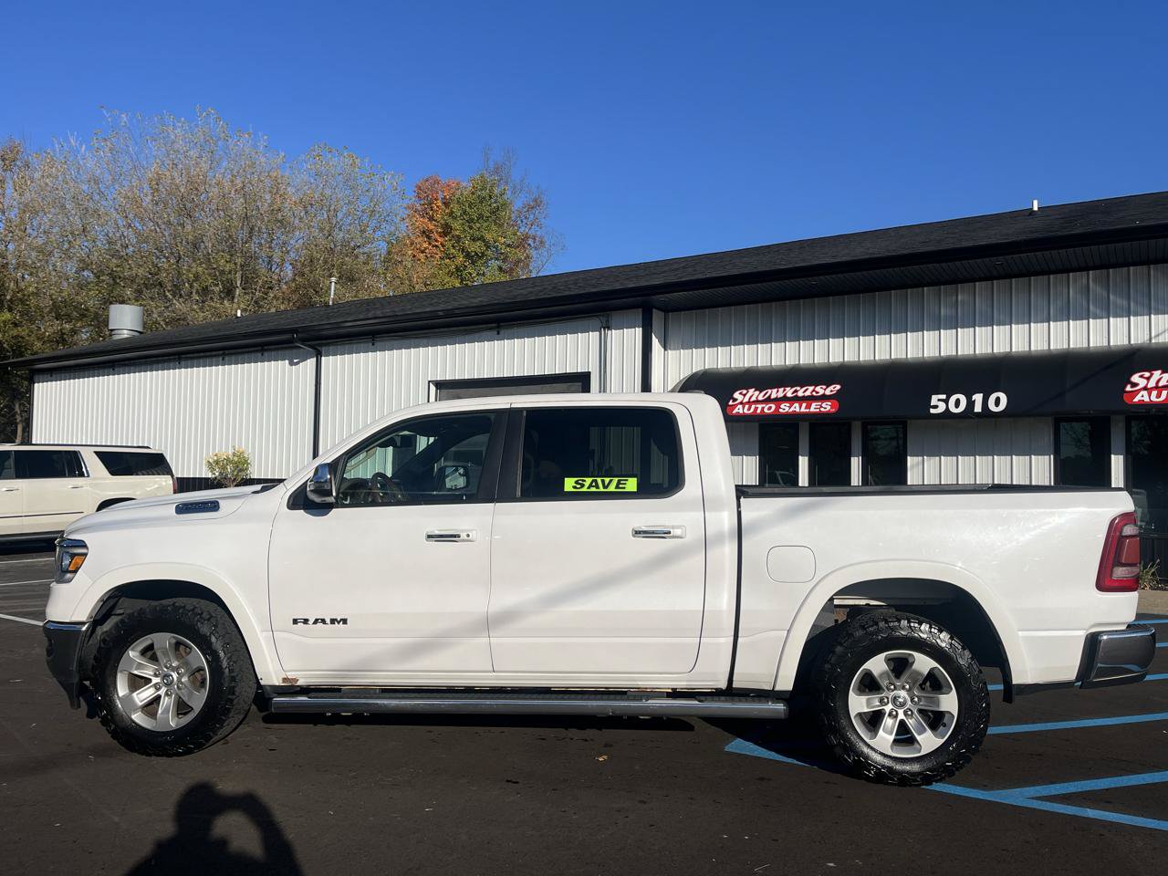 Used 2019 RAM 1500 Laramie AWD/4WD image 8