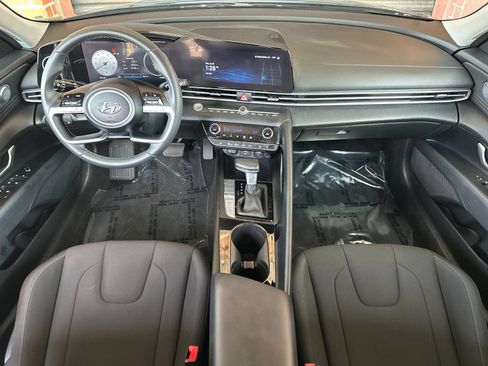 Used 2023 Hyundai Elantra SEL w/ Convenience Package FWD image 16
