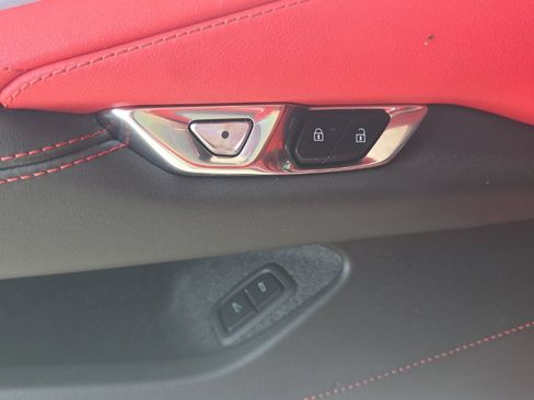 Used 2022 Chevrolet Corvette Stingray Preferred Cpe w/ Z51 Performance Package RWD image 19