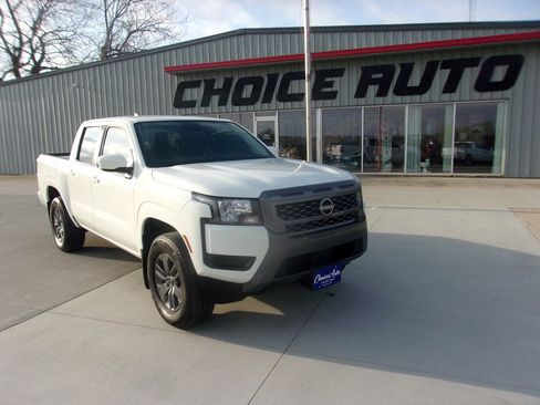 Used 2025 Nissan Frontier SV image 1