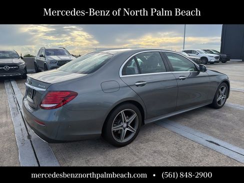 Used 2017 Mercedes-Benz E 300 4MATIC image 5