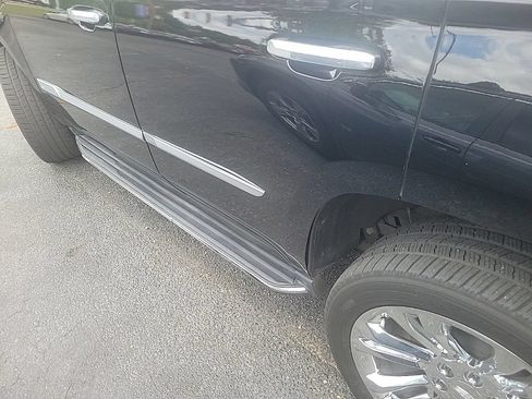Used 2019 Cadillac Escalade Luxury RWD image 16