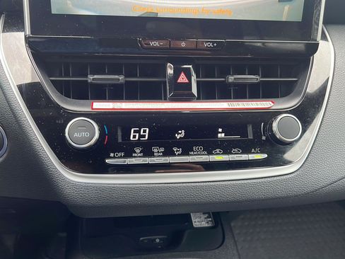 Used 2026 Toyota Corolla SE w/ SE Package FWD image 8