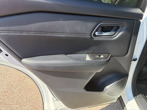 Certified 2024 Nissan Rogue Platinum w/ Platinum Premium Package image 9