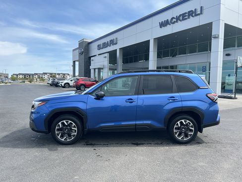 Used 2026 Subaru Forester Premium AWD/4WD image 2
