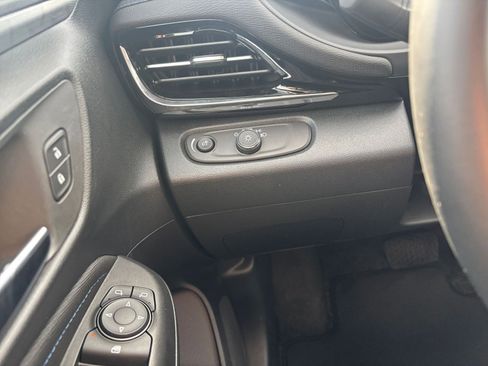 Used 2025 Buick Envista Sport Touring image 32