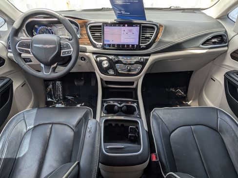 Used 2022 Chrysler Pacifica Limited image 17