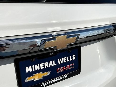 Used 2023 Chevrolet Traverse LT FWD image 25