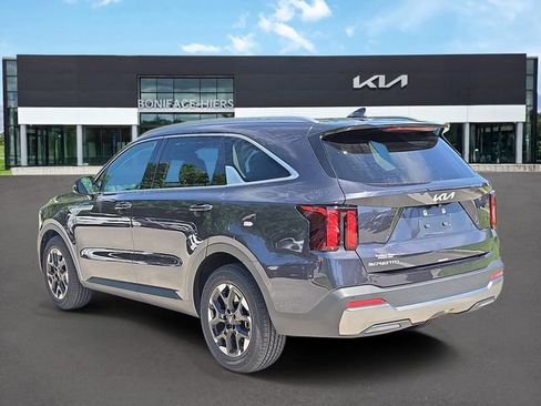 Certified 2025 Kia Sorento S w/ Panoramic Sunroof Package FWD image 3
