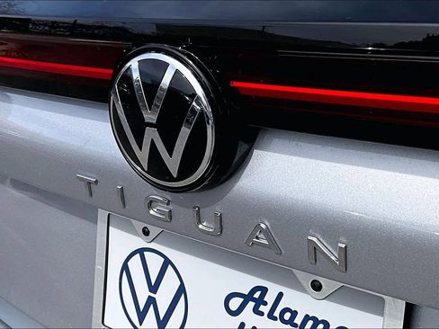 New 2026 Volkswagen Tiguan SE FWD image 15