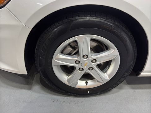 Used 2022 Chevrolet Malibu LT FWD image 9