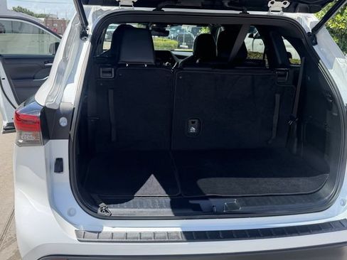 Used 2023 Toyota Highlander XSE FWD image 24