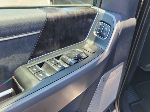 Used 2024 Ford F250 Lariat w/ Lariat Ultimate Package AWD/4WD image 18