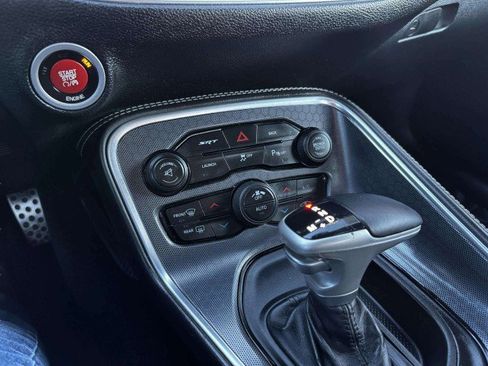 Used 2015 Dodge Challenger SRT image 33